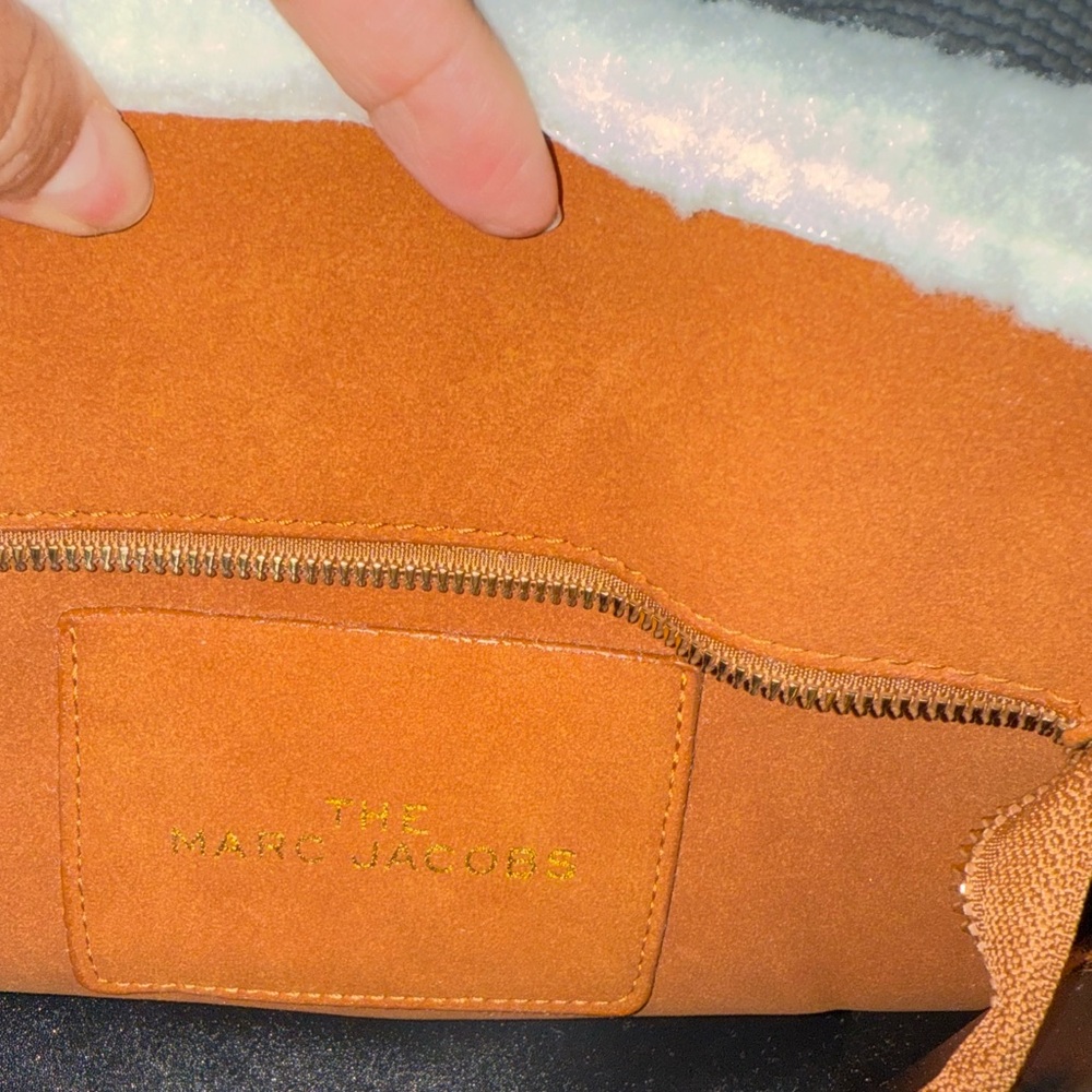 Marc Jacobs Tan Tote Bag with White Accents - Picture 6 of 7